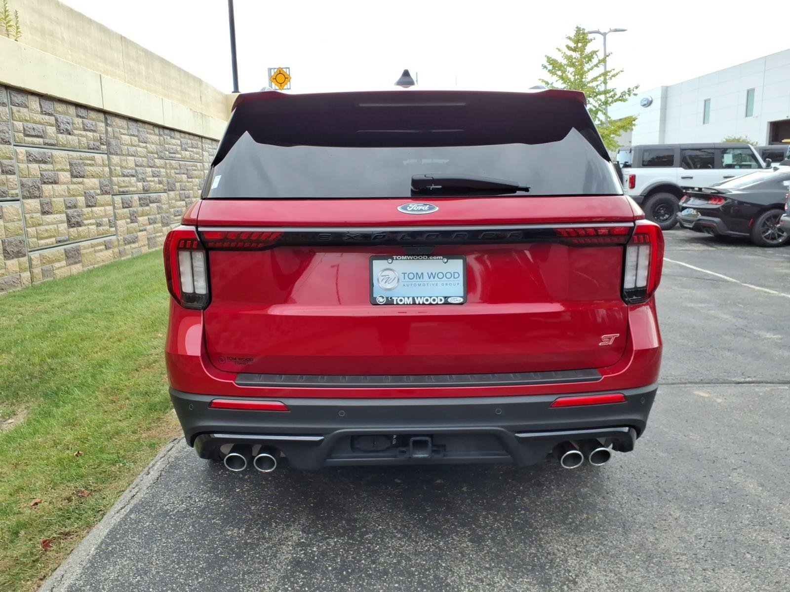 Used 2025 Ford Explorer ST w/ Sun And Sound Package AWD/4WD image 9