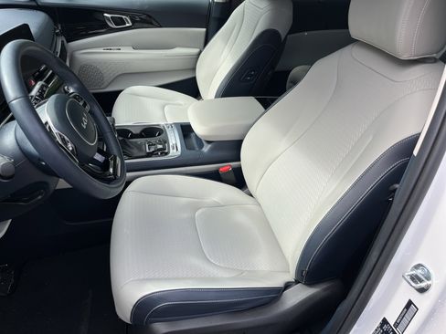 Used 2025 Kia Carnival SX Prestige FWD image 17