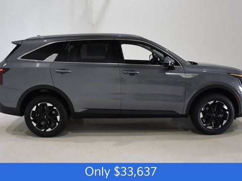New 2025 Kia Sorento S image 3