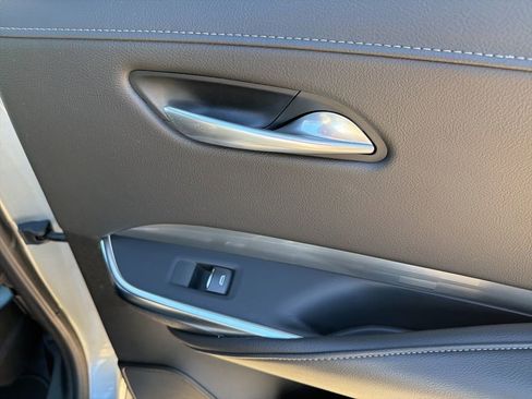 Used 2025 Cadillac XT4 Premium Luxury image 28