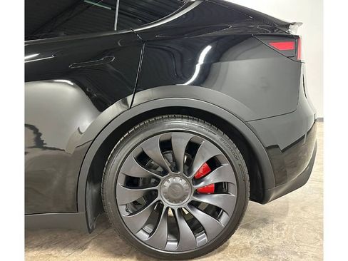 Used 2024 Tesla Model Y Performance image 10
