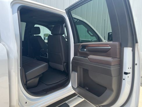 Used 2024 GMC Sierra 3500 Denali w/ Technology Package AWD/4WD image 12