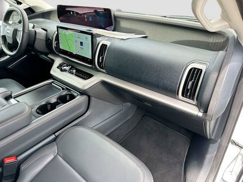 Used 2025 Ford Expedition Max Active image 31