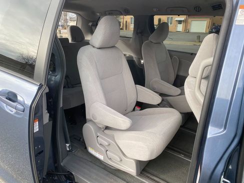 Used 2016 Toyota Sienna LE image 26