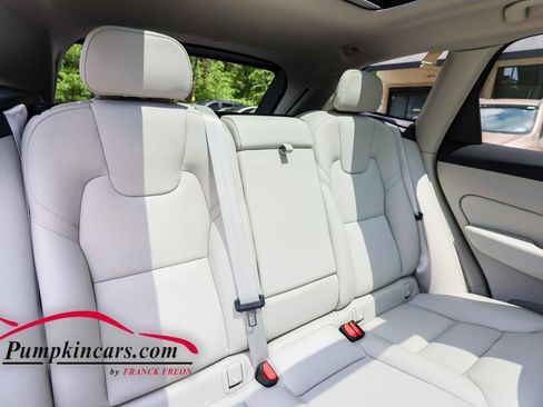 Used 2023 Volvo XC60 B5 Plus w/ Climate Package AWD/4WD image 24