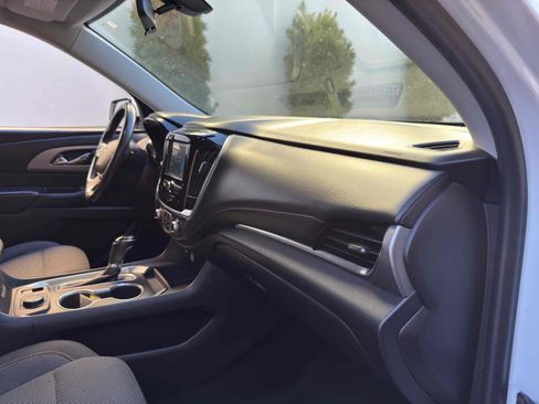 Used 2018 Chevrolet Traverse LT w/ LPO, Black Accent Package image 55