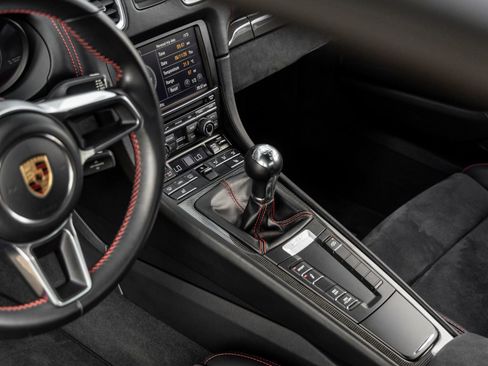 Certified 2016 Porsche Cayman GT4 RWD image 31