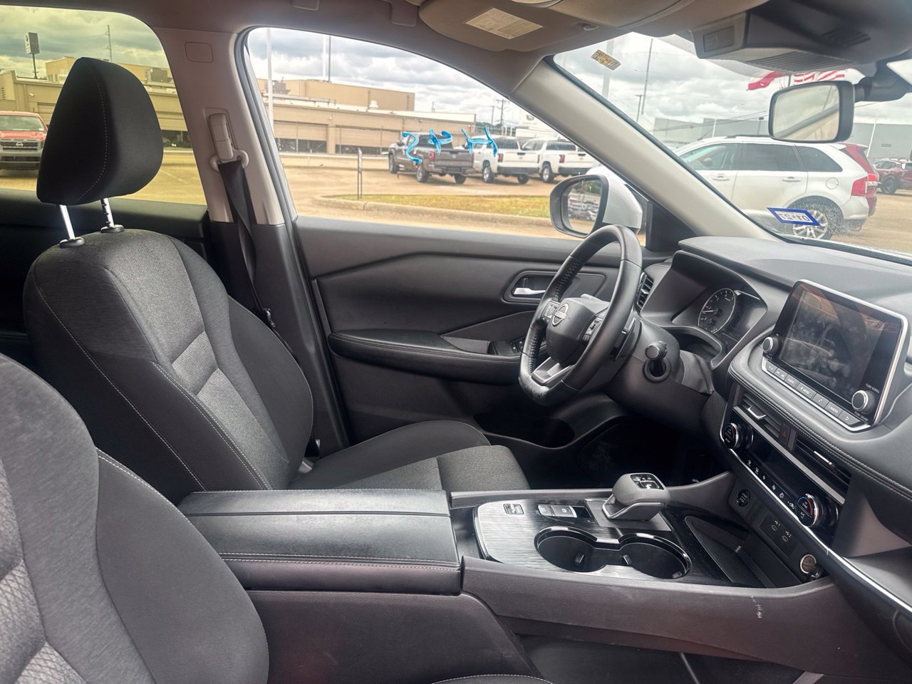 Certified 2025 Nissan Rogue SV FWD image 28