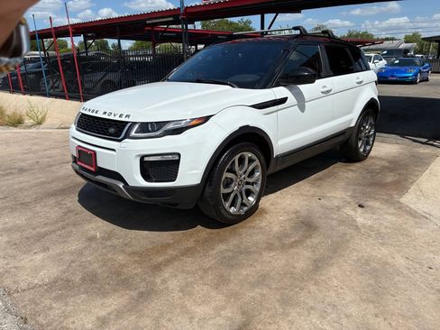 Used 2017 Land Rover Range Rover Evoque SE AWD/4WD image 18