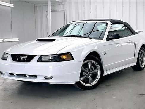 Used 2004 Ford Mustang GT RWD image 2