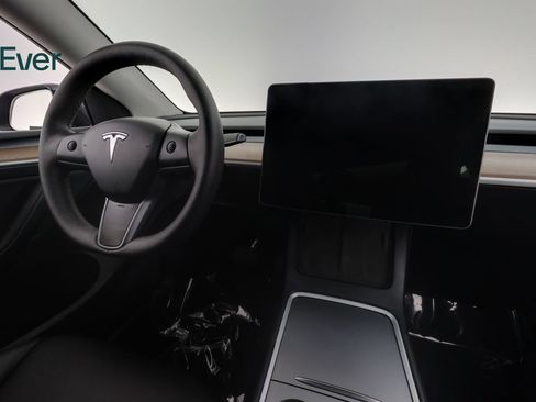 Used 2024 Tesla Model Y Long Range RWD image 25
