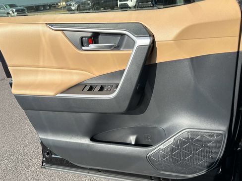 Used 2025 Toyota RAV4 XLE image 13