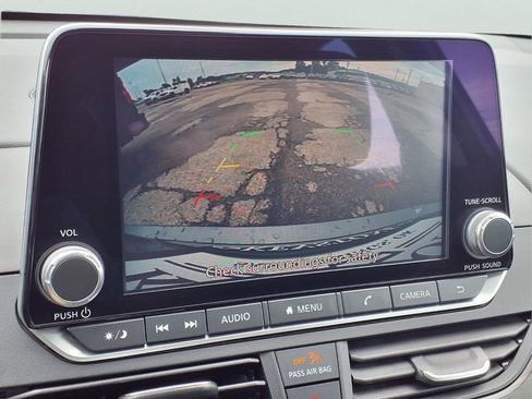 Used 2025 Nissan Altima 2.5 SV FWD image 11