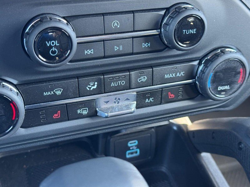 Used 2025 Ford Bronco Big Bend w/ Black Diamond Package AWD/4WD image 16