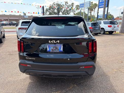 Used 2023 Kia Sorento LX FWD image 12