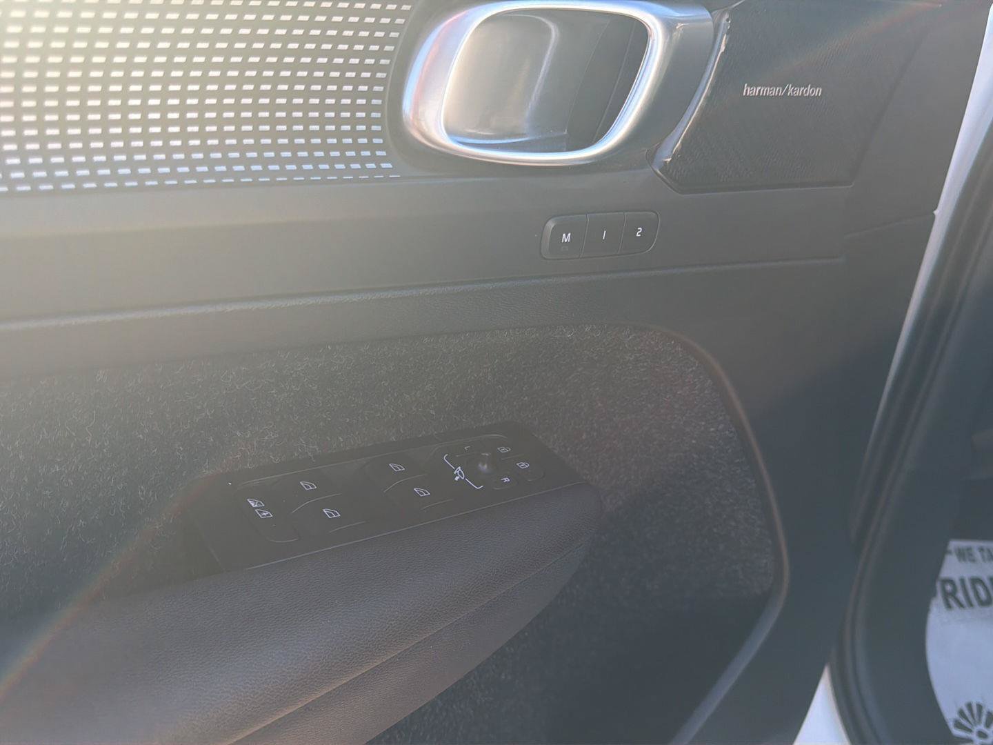 Used 2019 Volvo XC40 T4 R-Design FWD image 4