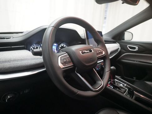 Used 2024 Jeep Compass Latitude AWD/4WD image 8