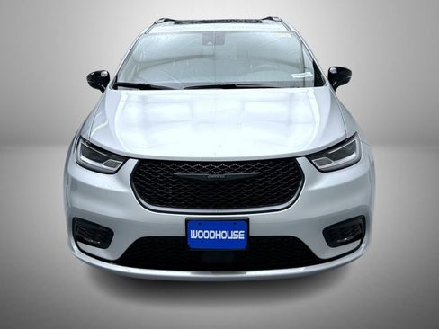 New 2026 Chrysler Pacifica Limited w/ S Appearance Package image 2