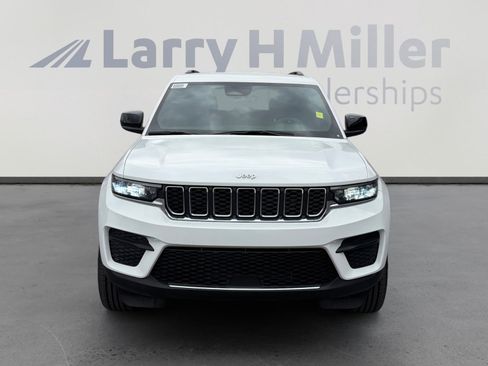 Used 2025 Jeep Grand Cherokee Laredo w/ Trailer Tow Package image 8