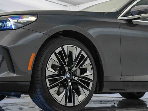 Used 2025 BMW 530i w/ Premium Package image 10