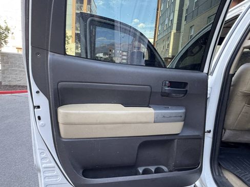 Used 2010 Toyota Tundra 4x4 CrewMax image 26