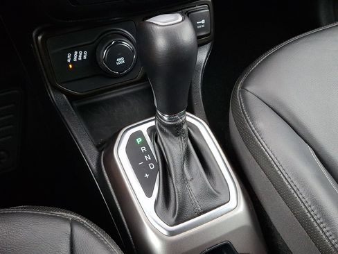 Certified 2019 Jeep Renegade Limited w/ UConnect 8.4 Nav Group AWD/4WD image 16