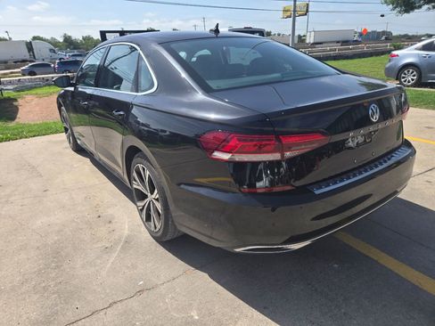 Used 2022 Volkswagen Passat 2.0T SE image 4