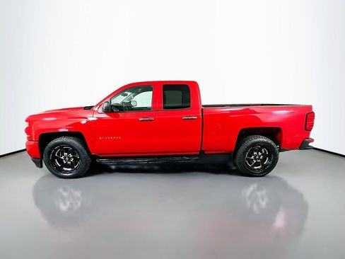 Used 2017 Chevrolet Silverado 1500 Custom w/ Custom Convenience Package RWD image 4