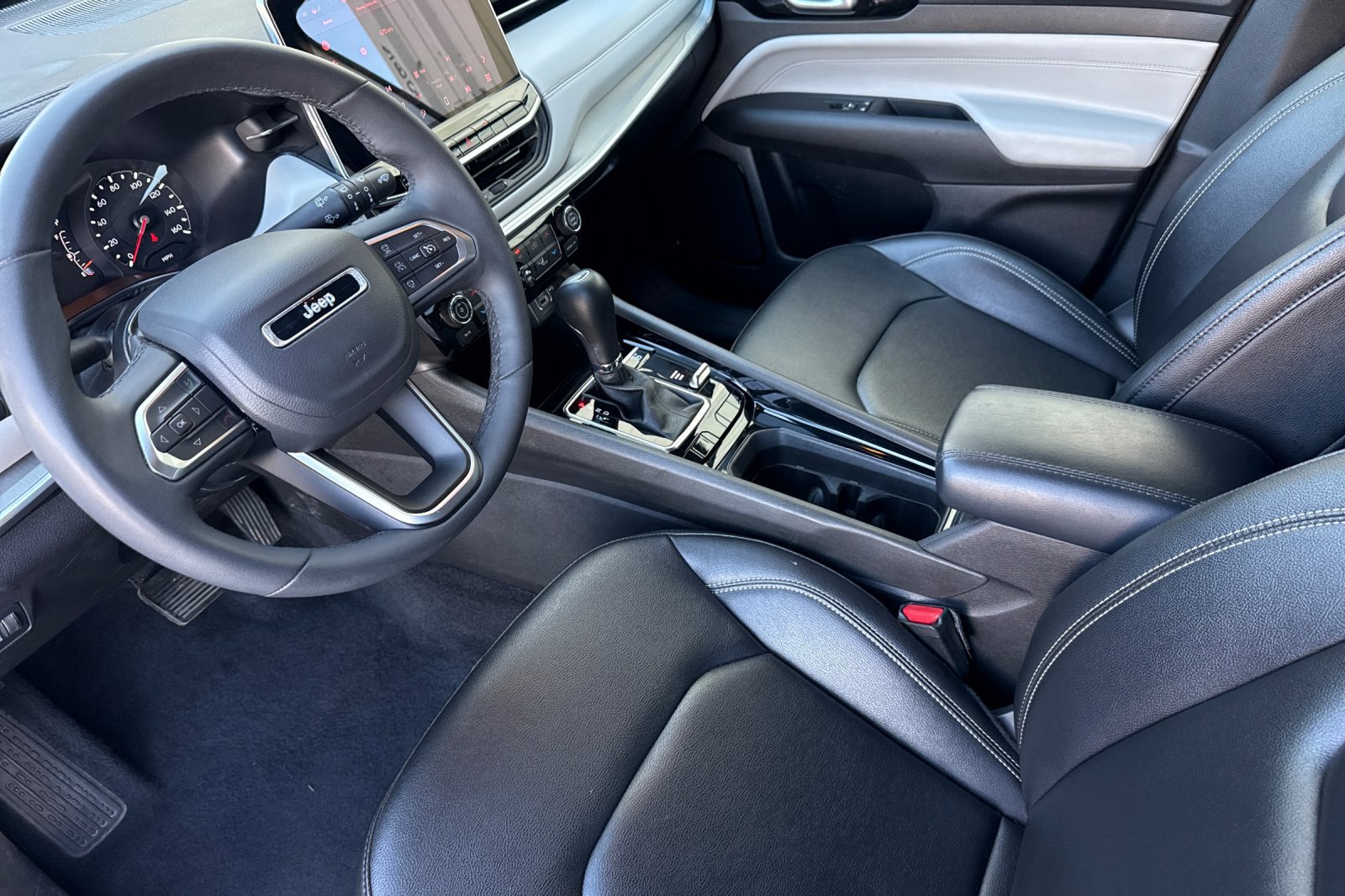 Used 2025 Jeep Compass Limited AWD/4WD image 5