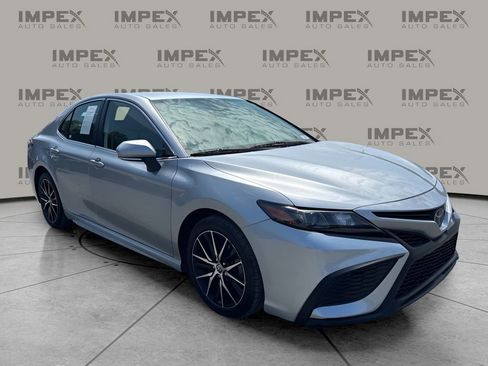 Used 2022 Toyota Camry SE FWD image 7