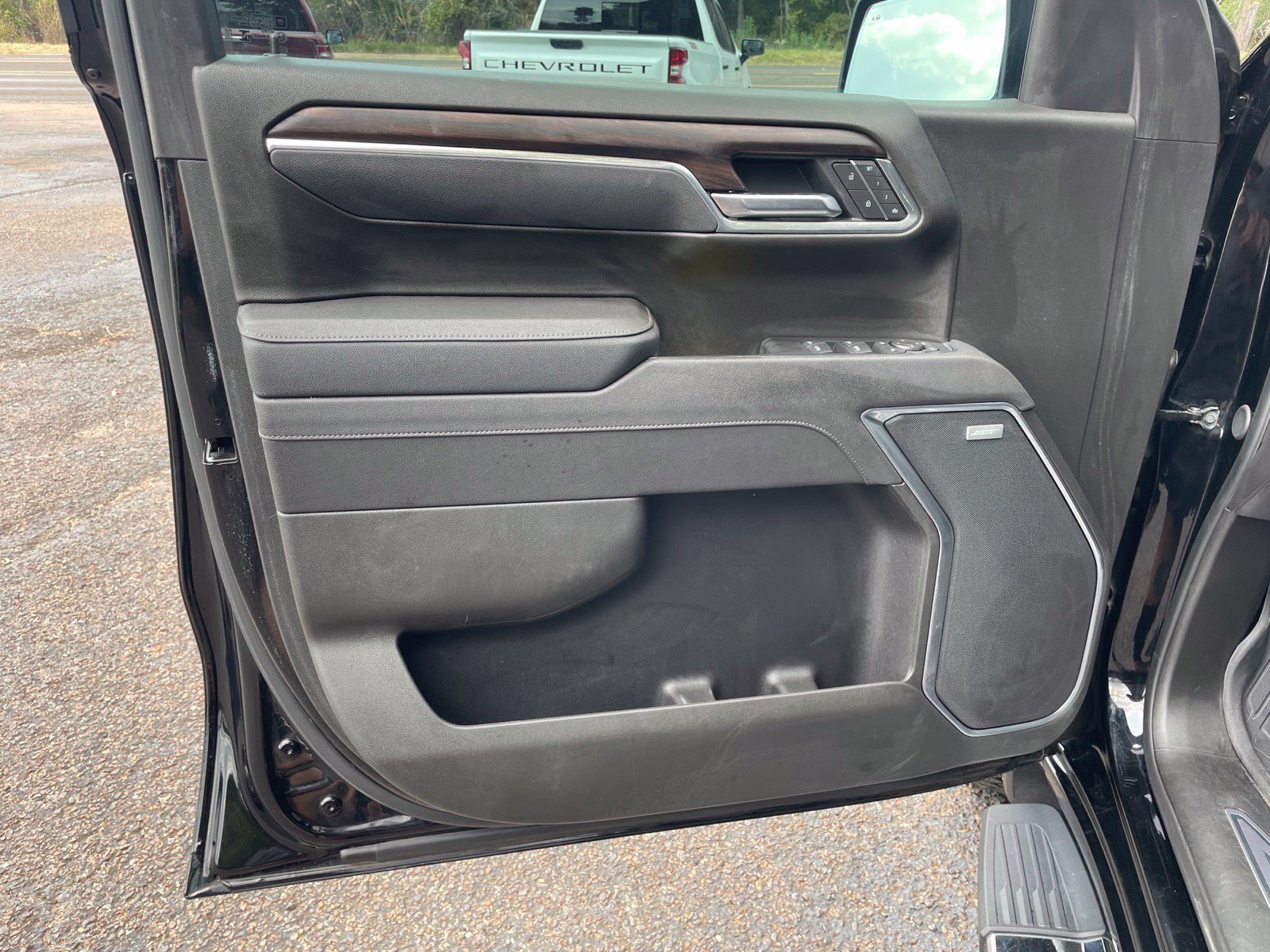 Used 2025 GMC Sierra 1500 SLT AWD/4WD image 14