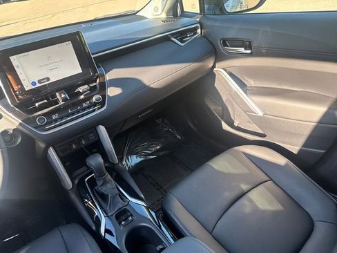 Certified 2025 Toyota Corolla Cross XLE image 26
