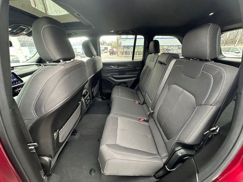 Used 2024 Jeep Grand Cherokee Laredo X AWD/4WD image 22