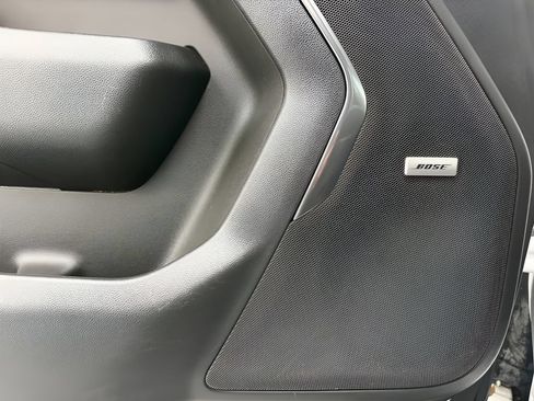 Used 2024 GMC Yukon SLT AWD/4WD image 11