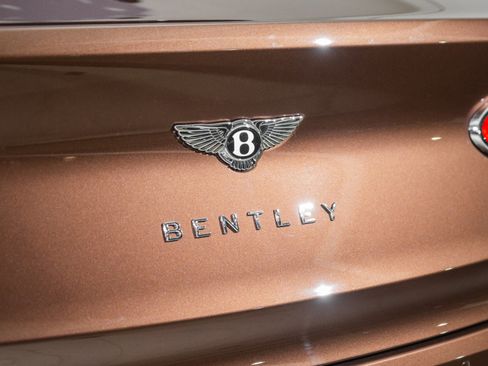Used 2025 Bentley Bentayga Extended Wheelbase image 15