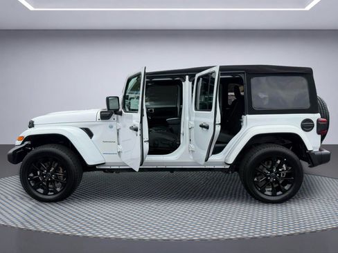 Used 2024 Jeep Wrangler Unlimited Sahara AWD/4WD image 15