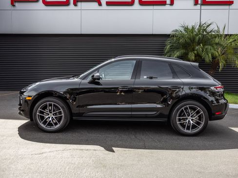 Certified 2026 Porsche Macan AWD/4WD image 2