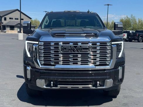 Used 2024 GMC Sierra 3500 Denali w/ Denali Reserve Package AWD/4WD image 2