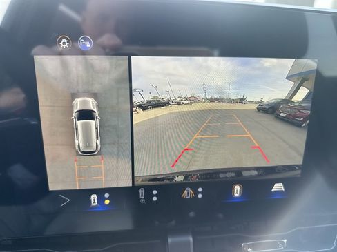 New 2026 Chevrolet Equinox RS w/ Convenience Package III FWD image 15