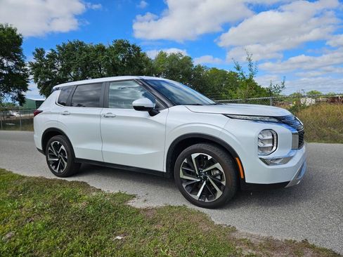 Used 2024 Mitsubishi Outlander SE image 7