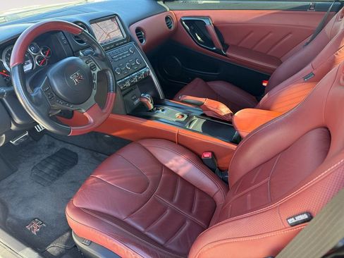 Used 2016 Nissan GT-R Premium image 16