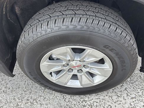 Used 2025 GMC Sierra 1500 SLE image 11