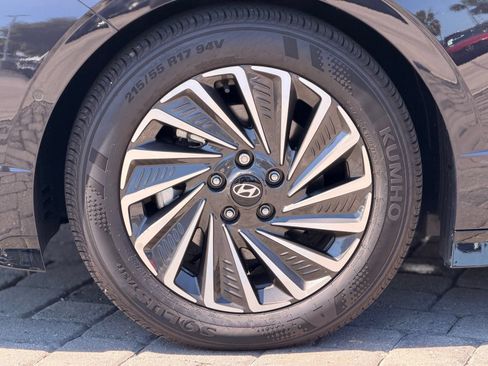 Used 2025 Hyundai Sonata Limited FWD image 13