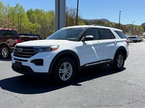 Used 2023 Ford Explorer XLT image 8