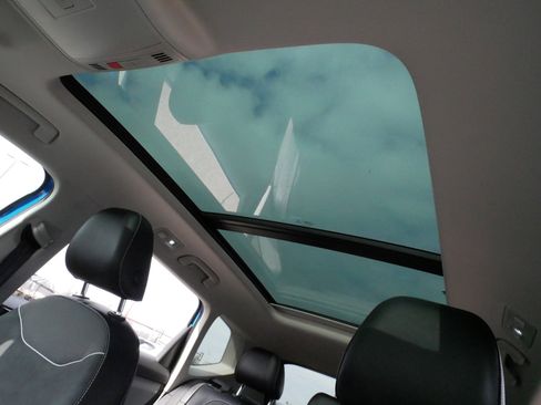 Used 2023 Volkswagen Taos SE w/ Panoramic Sunroof Package image 31