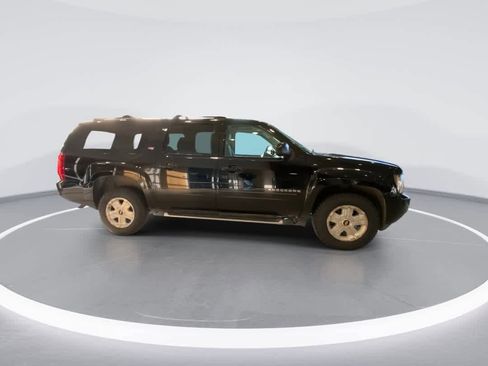 Used 2013 Chevrolet Suburban LT w/ Suspension Package, Off-Road AWD/4WD image 9