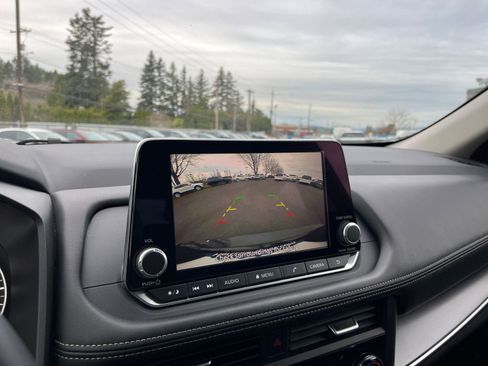 Used 2025 Nissan Rogue SV image 27