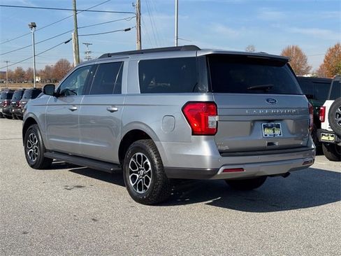 Used 2024 Ford Expedition Max XLT image 5