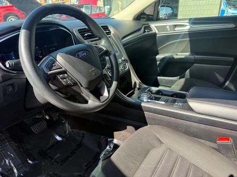 Used 2020 Ford Fusion SE FWD image 9