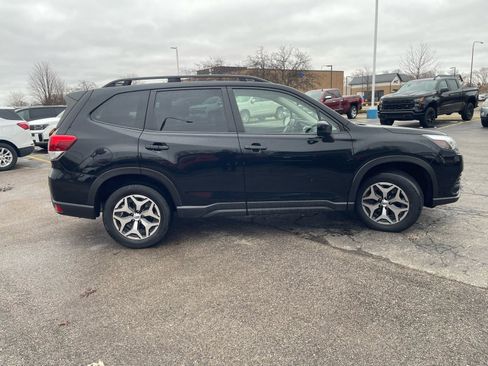 Used 2022 Subaru Forester Premium image 9
